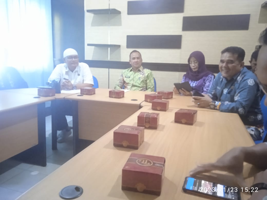 Pertemuan wartawan Padang Panjang bersama Plt Kadis Kominfo Kampar, Kamis (23/11/2023) petang.